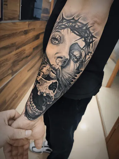 Insight Tattoo | Salon tatuażu i piercingu Toruń